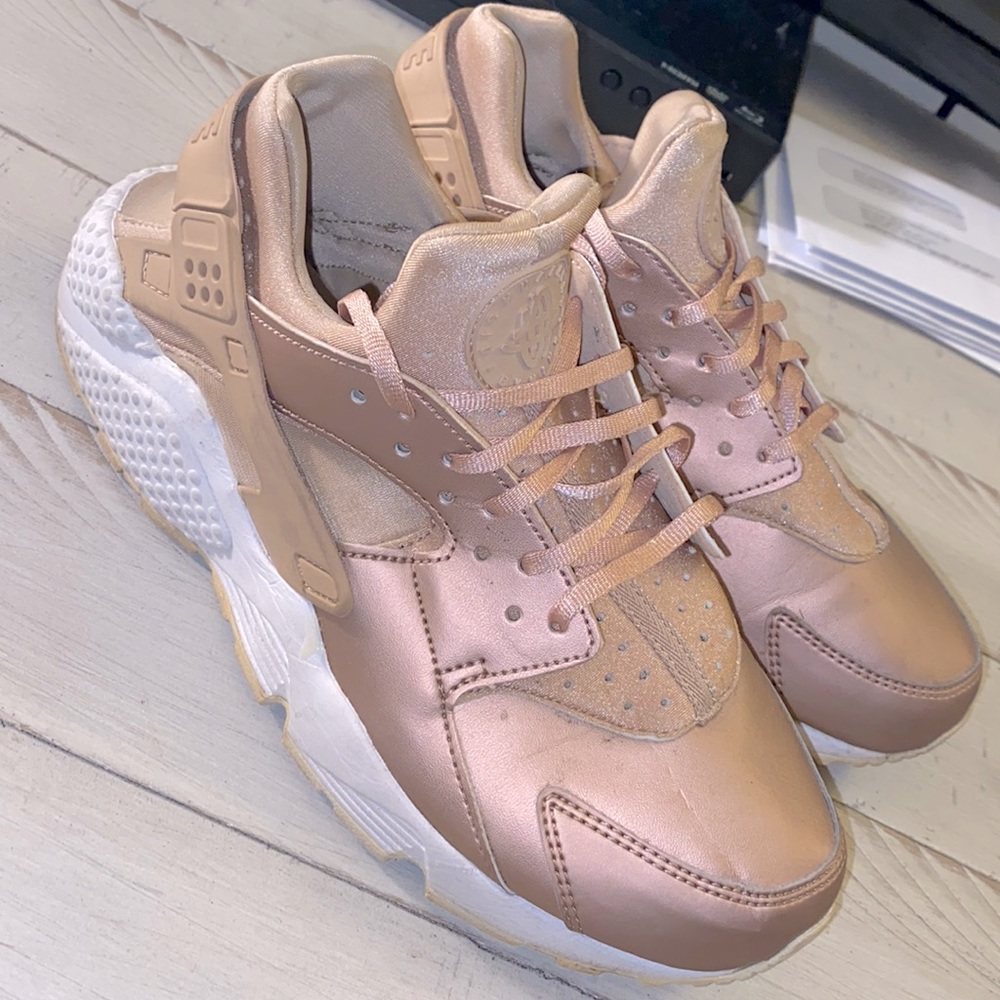 Nike Air Huarache’s Pink/Nude Size 10, barely worn